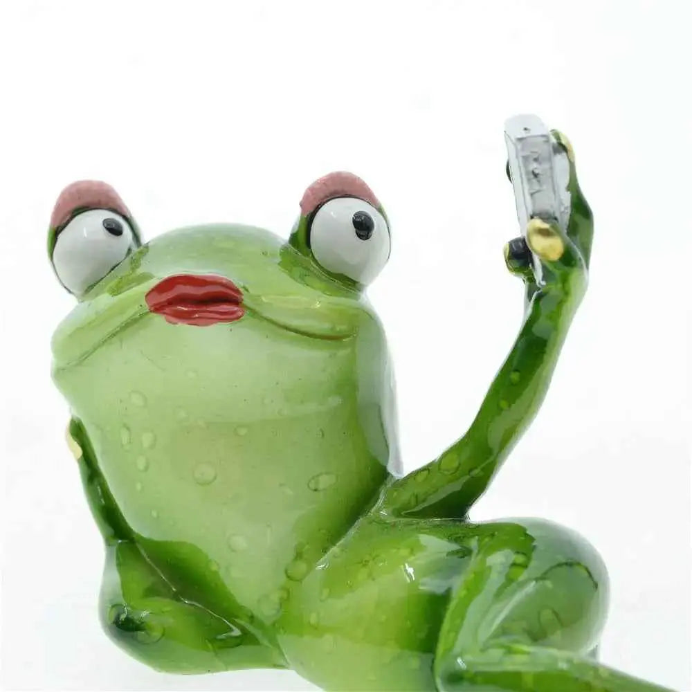 Home couple frog resin ornaments