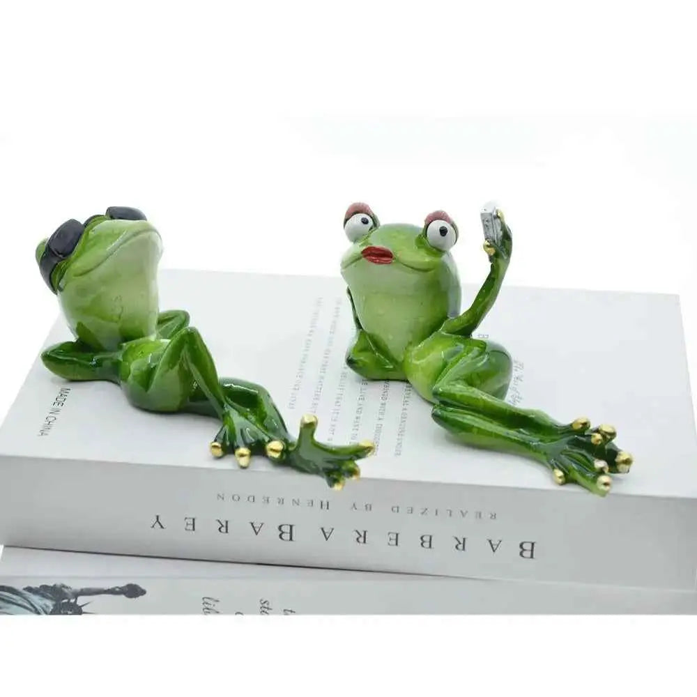 Home couple frog resin ornaments