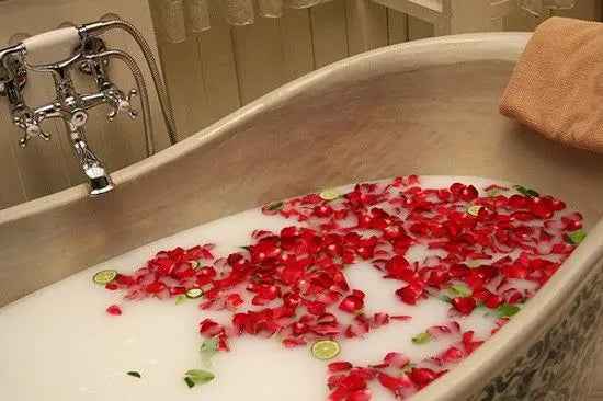 Set Of 9 Soap Flowers-Red Roses